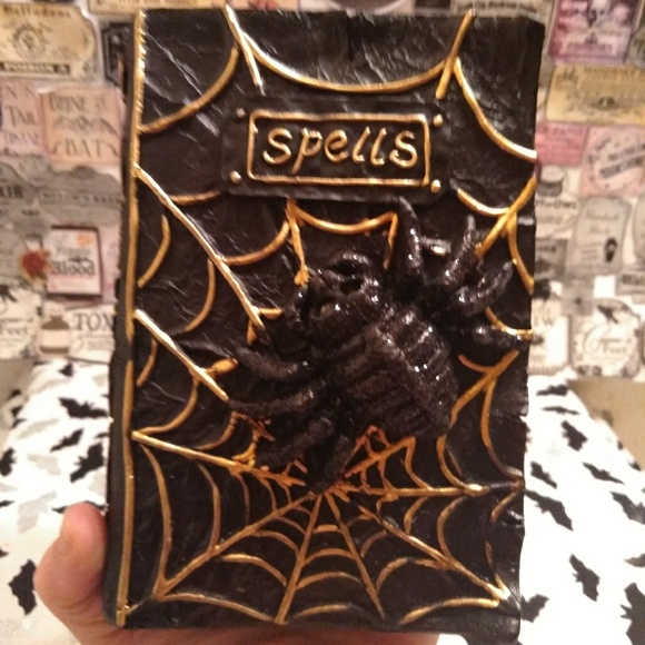*SOLD*Halloween LED Spider Spellbook - Picture 3 of 3